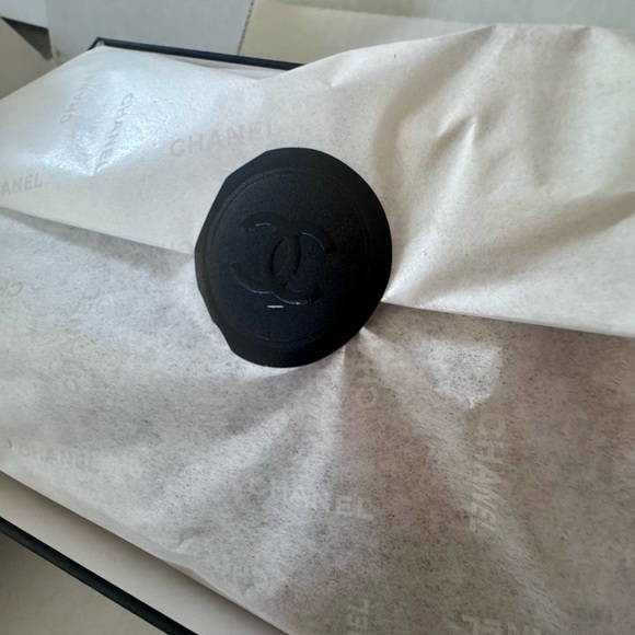 NIB CHANEL Le Lift Eye Patches in Black and White - Picture 4 of 5